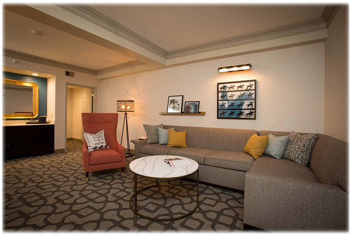 Galt House: East Tower Suite Parlor